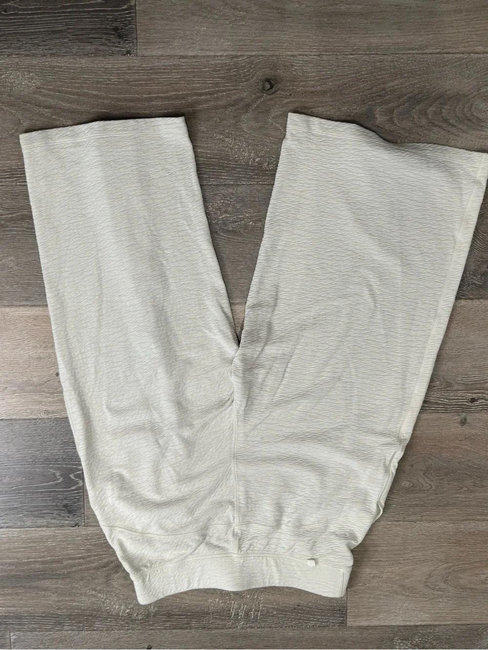 lululemon athletica Textured Cream Ribbed Gaucho Pants 1067